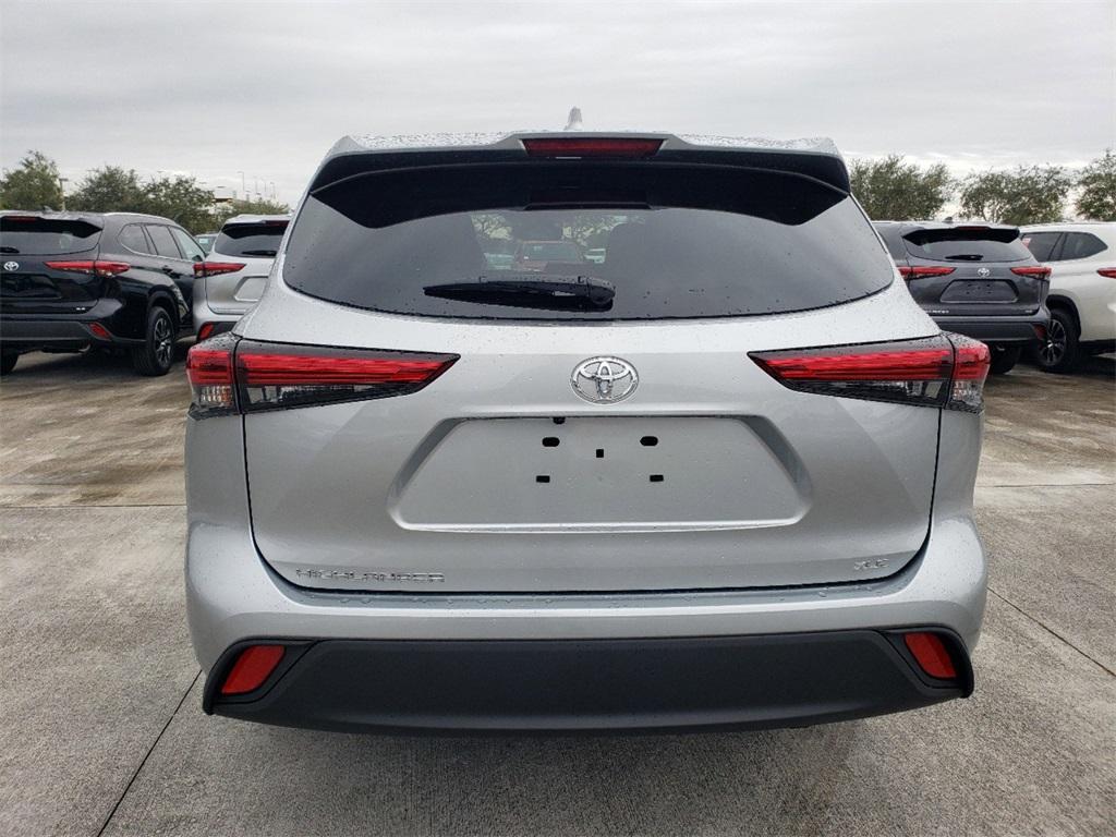 used 2022 Toyota Highlander car, priced at $30,792