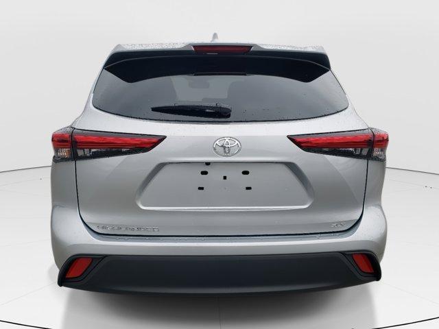used 2022 Toyota Highlander car, priced at $30,454
