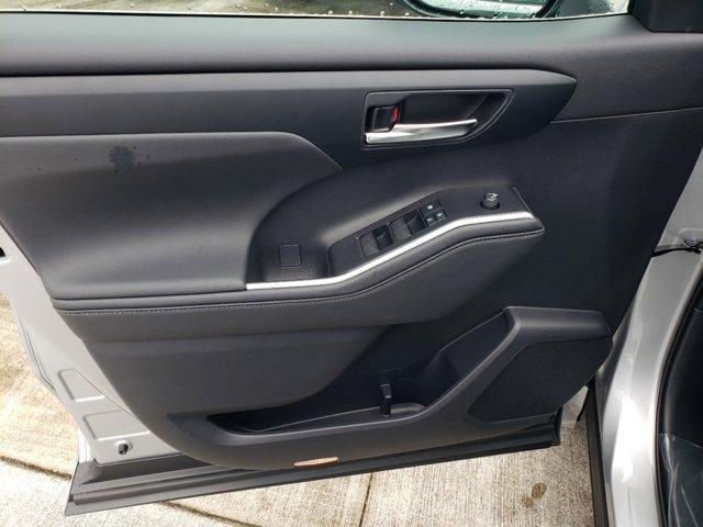 used 2022 Toyota Highlander car, priced at $30,454