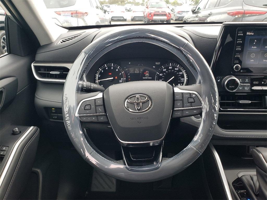 used 2022 Toyota Highlander car, priced at $30,792