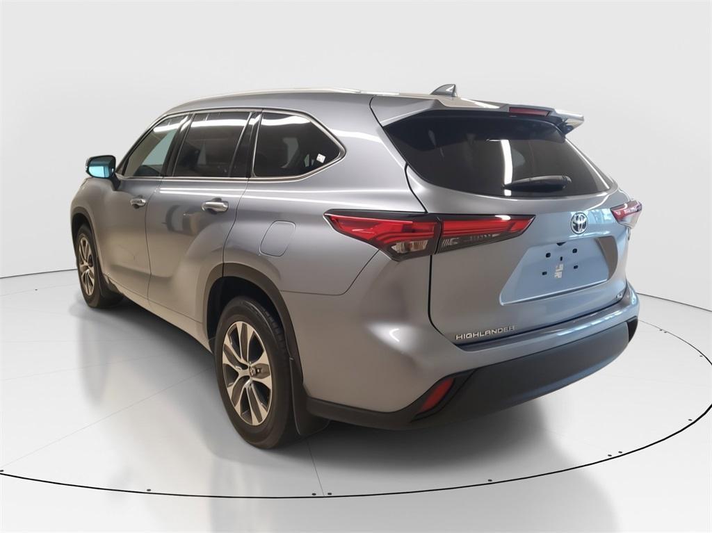 used 2022 Toyota Highlander Hybrid car, priced at $34,594