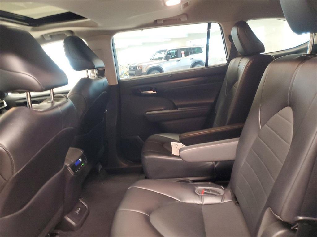 used 2022 Toyota Highlander Hybrid car, priced at $34,594