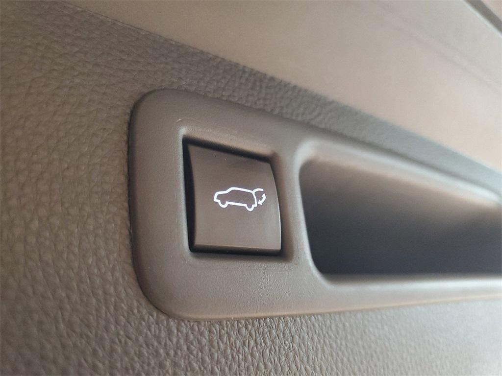 used 2022 Toyota Highlander Hybrid car, priced at $34,594