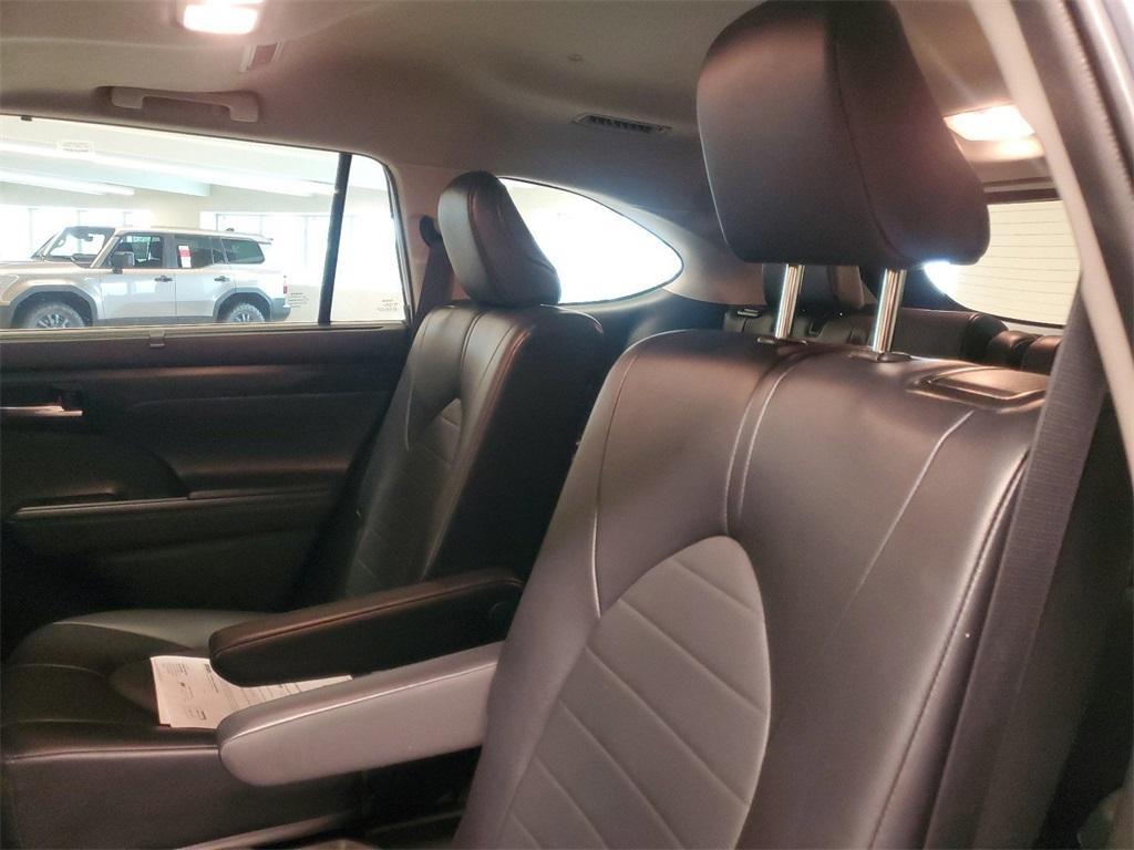 used 2022 Toyota Highlander Hybrid car, priced at $34,594