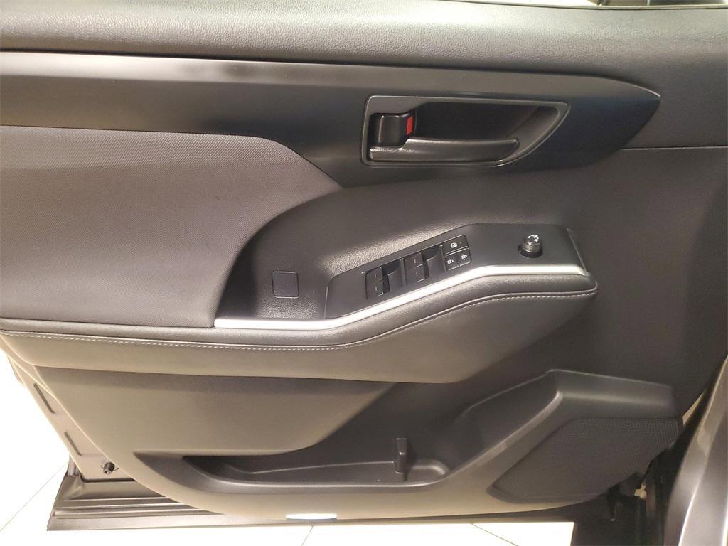 used 2023 Toyota Highlander car, priced at $34,991