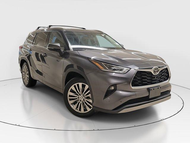 used 2022 Toyota Highlander car, priced at $36,993