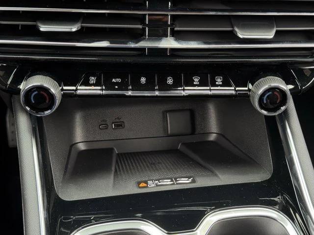 new 2025 Chevrolet Traverse car, priced at $40,323