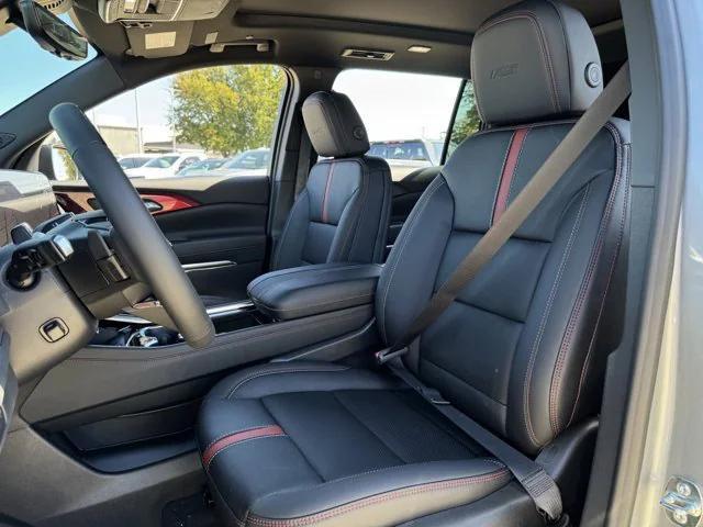 new 2026 Chevrolet Traverse car, priced at $57,031