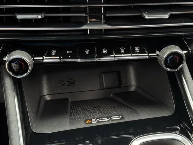 new 2025 Chevrolet Traverse car, priced at $45,195