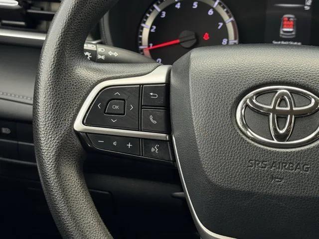 used 2022 Toyota Highlander car, priced at $23,500