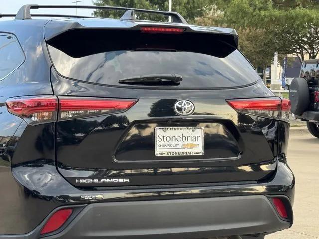 used 2022 Toyota Highlander car, priced at $23,500