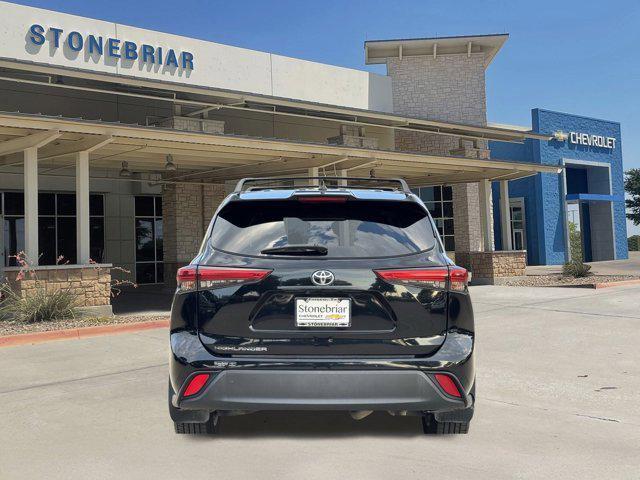 used 2022 Toyota Highlander car, priced at $23,500