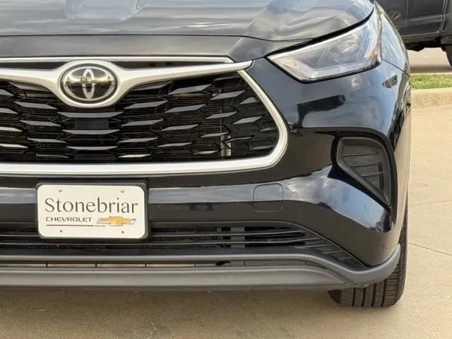 used 2022 Toyota Highlander car, priced at $23,500
