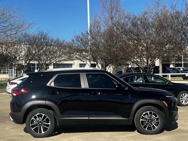 new 2025 Chevrolet TrailBlazer car, priced at $28,475