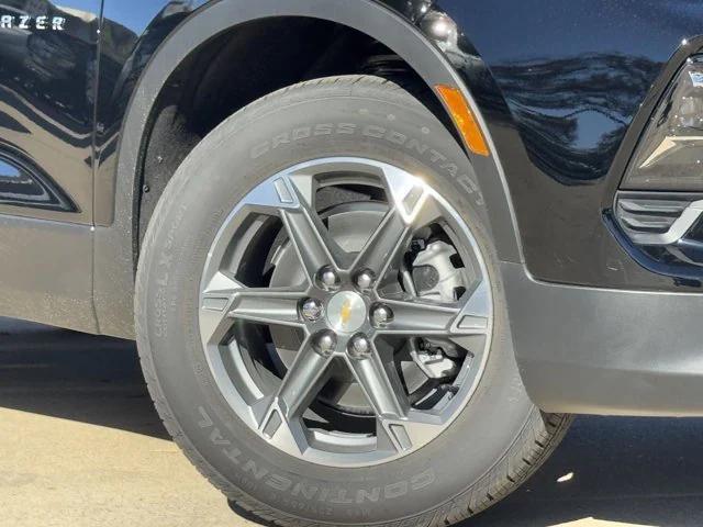 new 2025 Chevrolet Blazer car, priced at $33,110