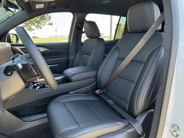 new 2026 Chevrolet Traverse car, priced at $43,160