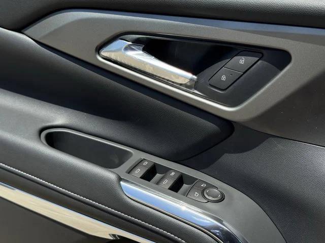 new 2025 Chevrolet Traverse car, priced at $42,139