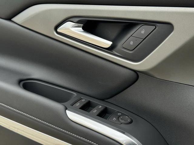 new 2025 Chevrolet Traverse car, priced at $41,688