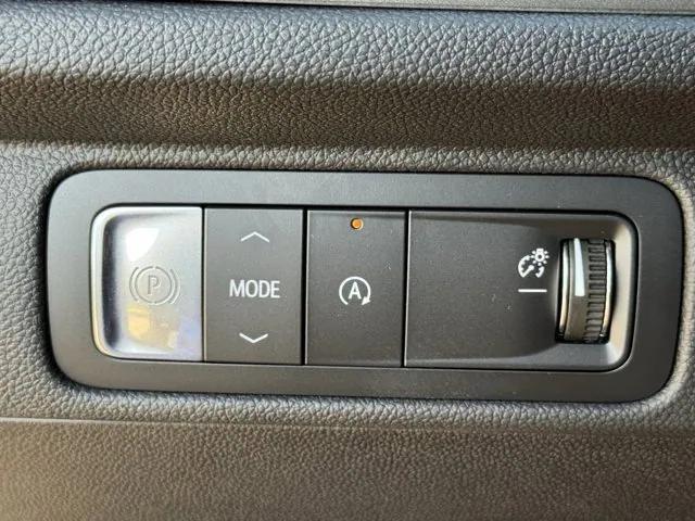 new 2026 Chevrolet Traverse car, priced at $39,220