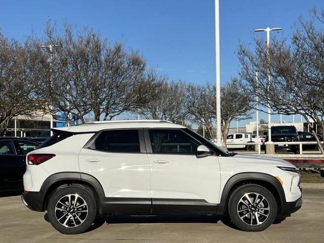 new 2025 Chevrolet TrailBlazer car, priced at $28,475