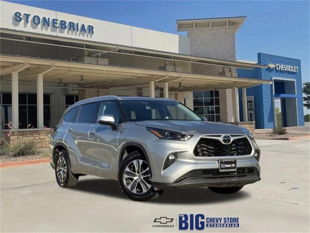 used 2022 Toyota Highlander car, priced at $31,250