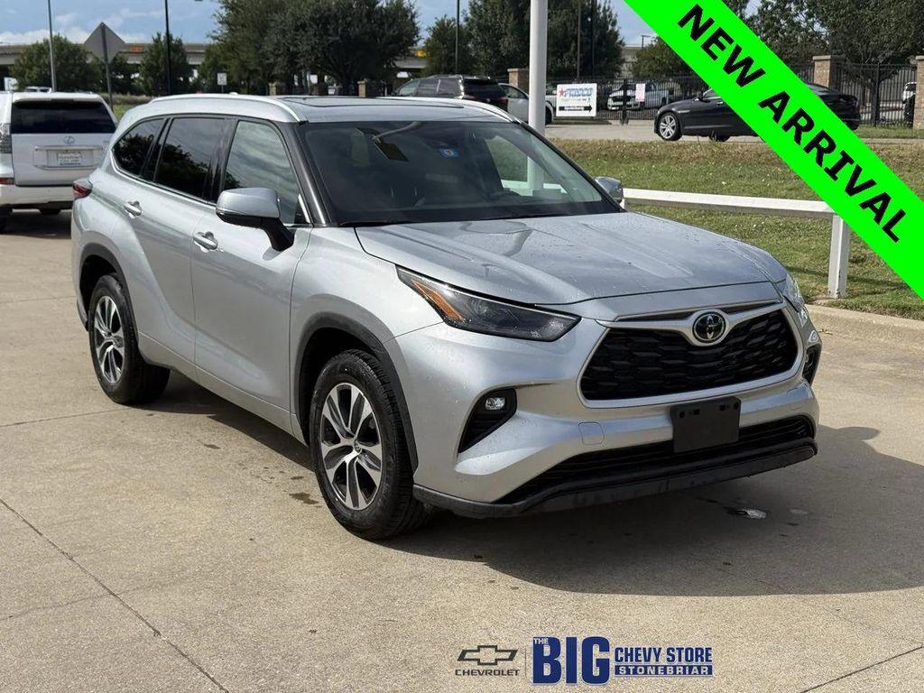 used 2022 Toyota Highlander car, priced at $32,750
