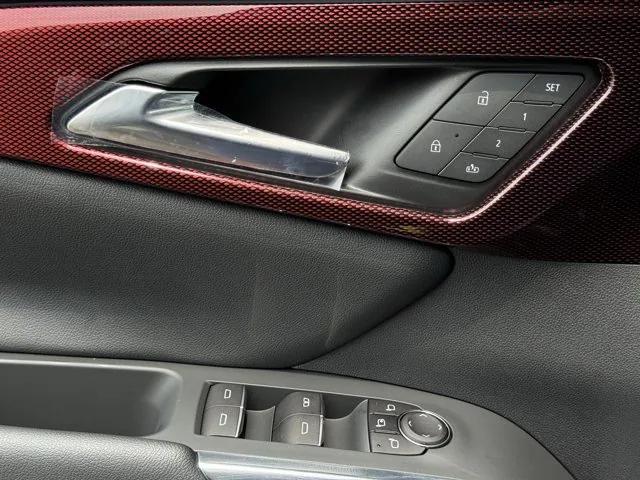new 2025 Chevrolet Traverse car, priced at $53,107