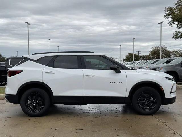 new 2025 Chevrolet Blazer car, priced at $30,545