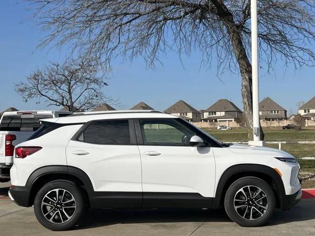 new 2025 Chevrolet TrailBlazer car, priced at $28,475