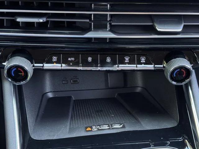 new 2025 Chevrolet Traverse car, priced at $41,688