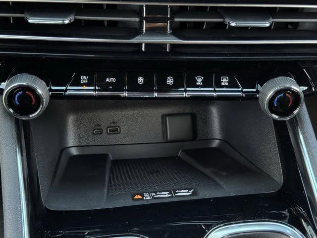 new 2025 Chevrolet Traverse car, priced at $50,295