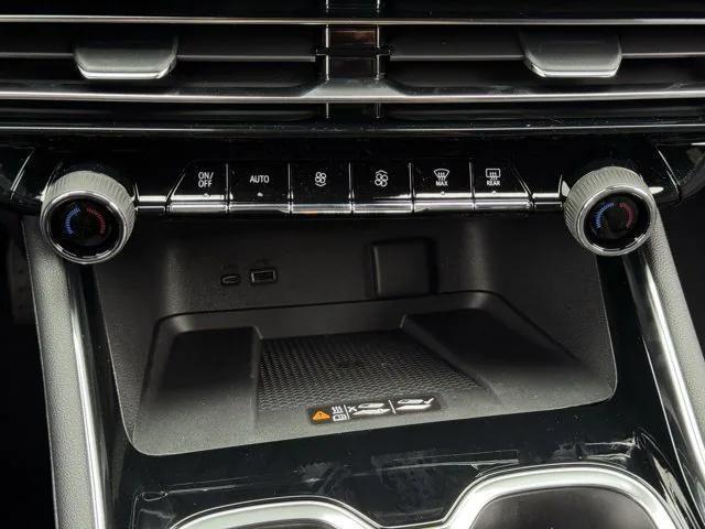 new 2025 Chevrolet Traverse car, priced at $40,778
