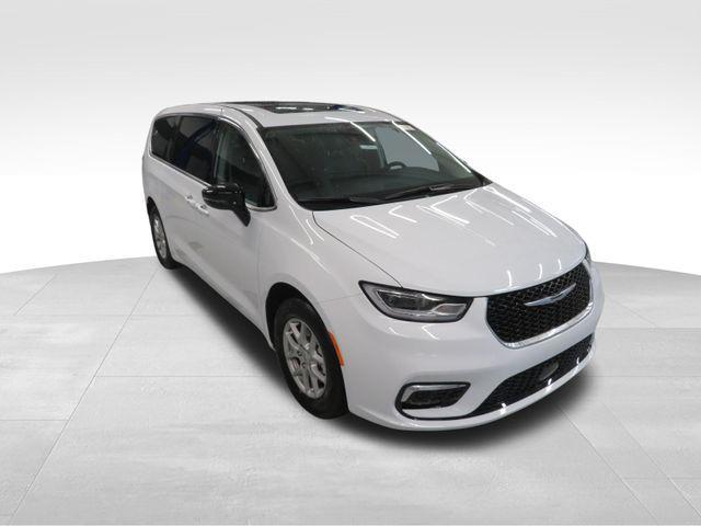 new 2024 Chrysler Pacifica car, priced at $42,653