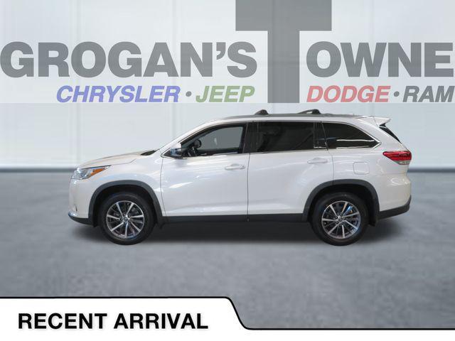 used 2019 Toyota Highlander car, priced at $25,488
