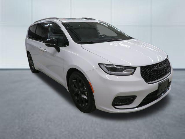 used 2025 Chrysler Pacifica car, priced at $36,953
