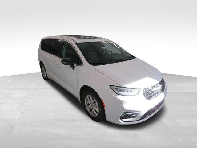 new 2024 Chrysler Pacifica car, priced at $41,116