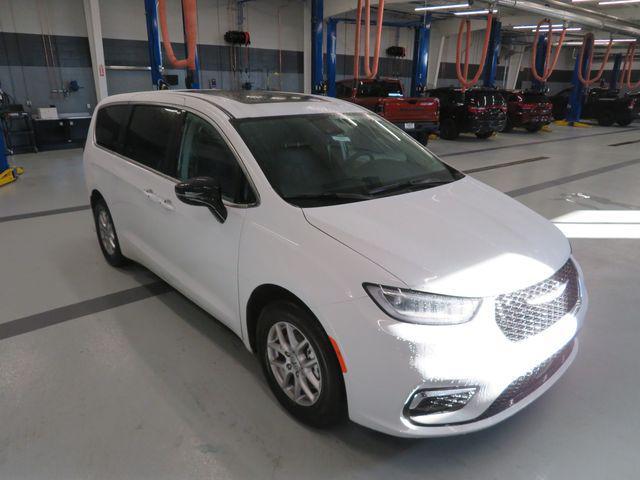 new 2024 Chrysler Pacifica car, priced at $38,513