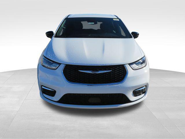 new 2026 Chrysler Pacifica car, priced at $40,014