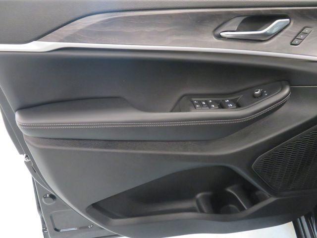 new 2025 Jeep Grand Cherokee L car, priced at $45,217