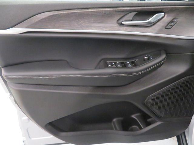 new 2025 Jeep Grand Cherokee L car, priced at $43,394