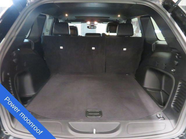used 2022 Jeep Grand Cherokee car, priced at $28,556
