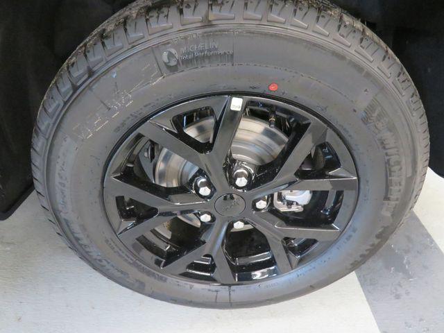 new 2025 Jeep Grand Cherokee car, priced at $43,504