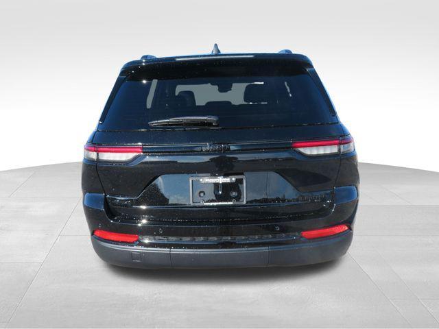 new 2025 Jeep Grand Cherokee car, priced at $44,804