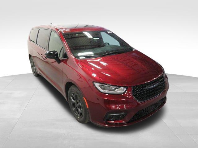 new 2023 Chrysler Pacifica Hybrid car, priced at $53,704