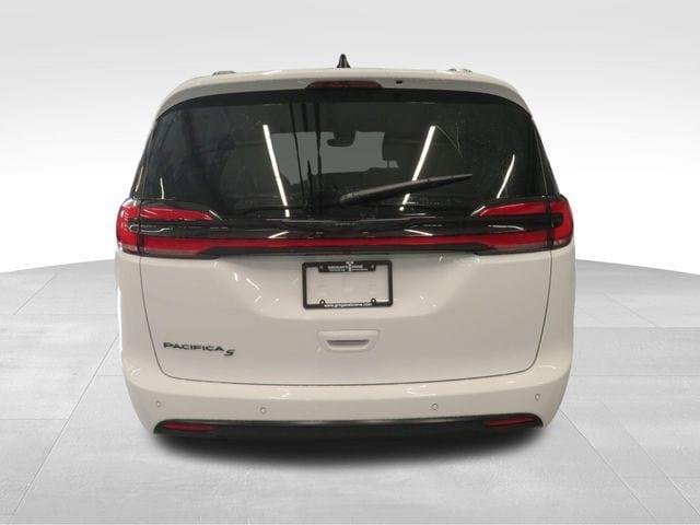 new 2024 Chrysler Pacifica car, priced at $44,285