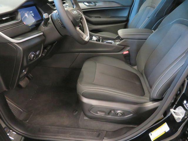 new 2025 Jeep Grand Cherokee car, priced at $37,067