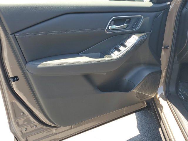 new 2025 Nissan Rogue car, priced at $40,261