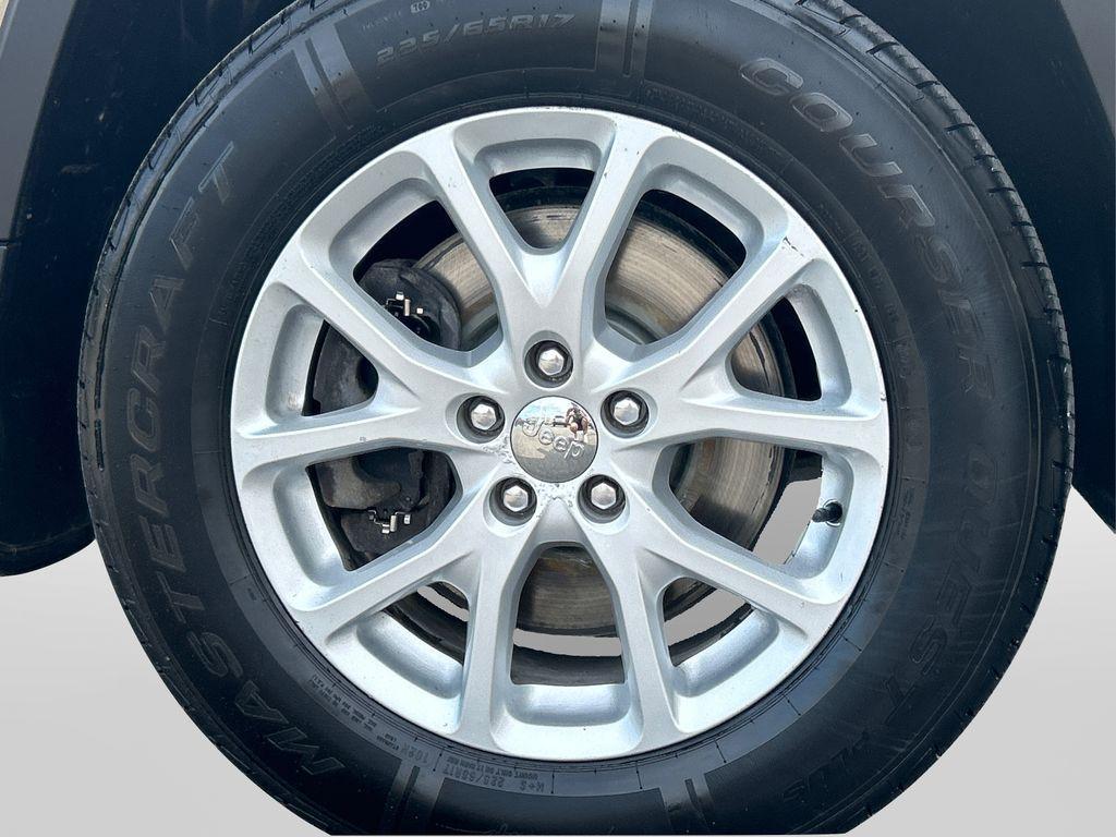 used 2015 Jeep Cherokee car, priced at $9,877