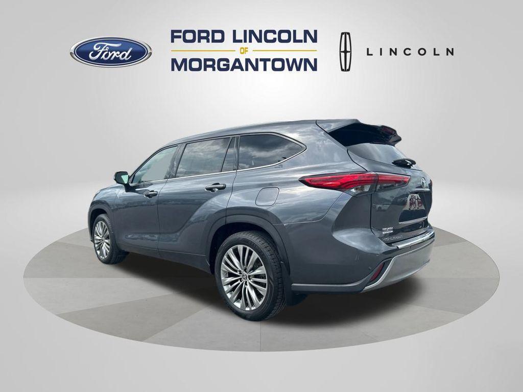 used 2020 Toyota Highlander car, priced at $28,900
