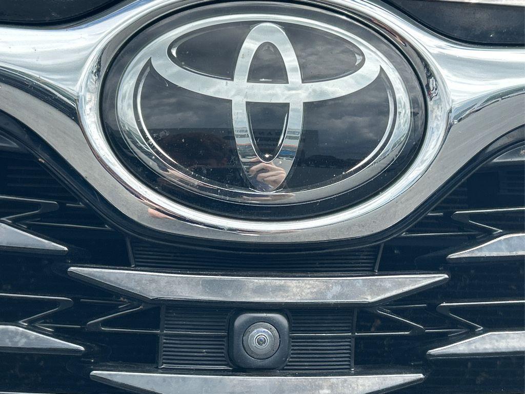 used 2020 Toyota Highlander car, priced at $28,900